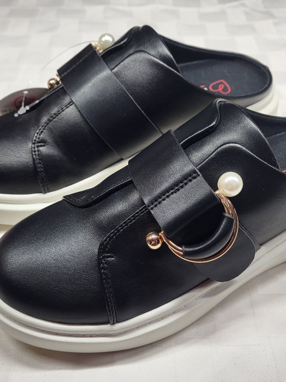 Blondo Women's Waterproof Slip on Sandals BNWT Size 6